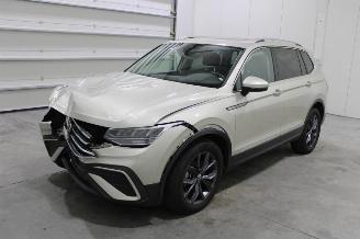 Schadeauto Volkswagen Tiguan  2023/12