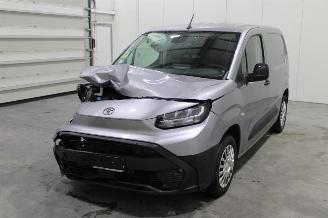 damaged passenger cars Toyota ProAce CITY 2025/1