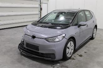 krockskadad bil auto Volkswagen ID.3  2021/7