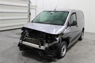 uszkodzony samochody osobowe Peugeot Partner  2023/11