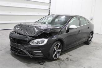 krockskadad bil auto Volvo S-60 S60 2018/3