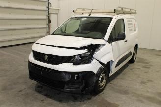 krockskadad bil auto Peugeot Partner  2020/3