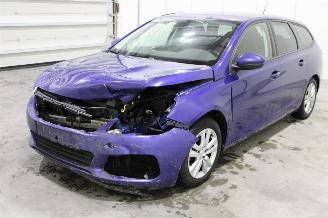 krockskadad bil auto Peugeot 308  2019/4
