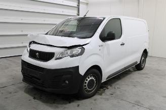 krockskadad bil auto Peugeot Expert  2022/6