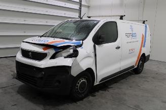 krockskadad bil auto Peugeot Expert  2021/9