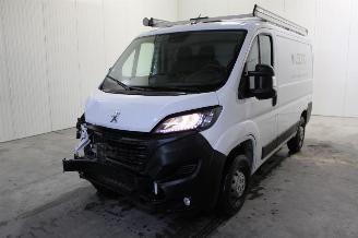 Vaurioauto  passenger cars Peugeot Boxer  2023/9