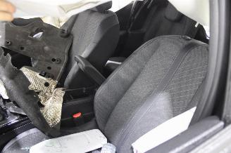 Peugeot 208  picture 10