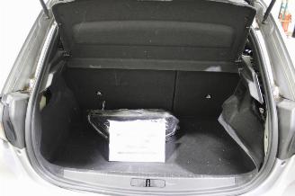 Peugeot 208  picture 16