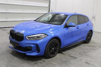 Damaged car BMW 1-serie 118 2019/12