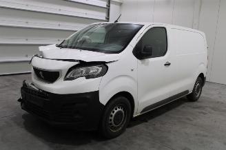 krockskadad bil auto Peugeot Expert  2021/10
