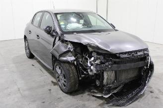 Peugeot 208  picture 2