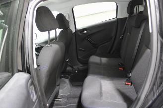 Peugeot 208  picture 11