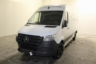 krockskadad bil auto Mercedes Sprinter  2024/2