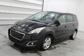 damaged passenger cars Peugeot 5008  2015/4
