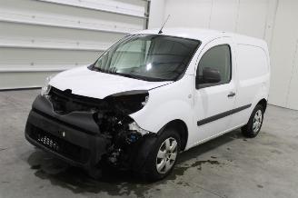 damaged passenger cars Renault Kangoo  2020/8