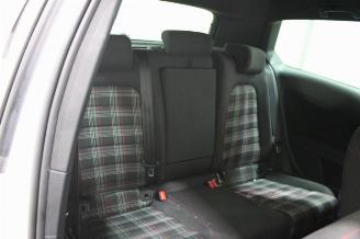 Volkswagen Golf  picture 9