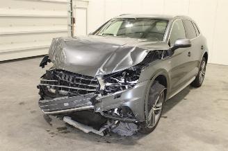 damaged passenger cars Audi Q5  2019/3