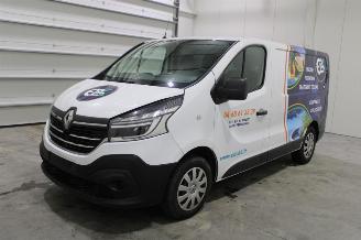 uszkodzony samochody osobowe Renault Trafic  2021/8