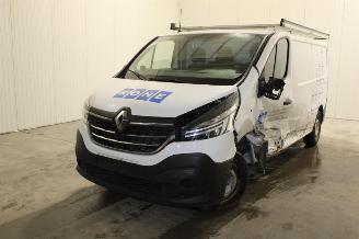 damaged passenger cars Renault Trafic  2021/10