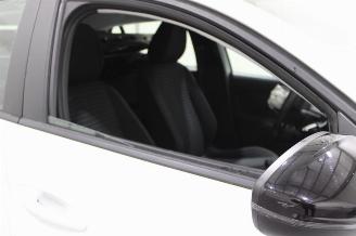 Peugeot 208  picture 20