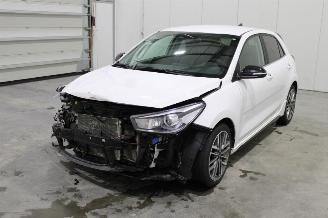 damaged passenger cars Kia Rio  2023/1