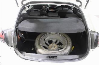 Peugeot 208  picture 21