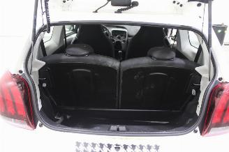 Peugeot 108  picture 17