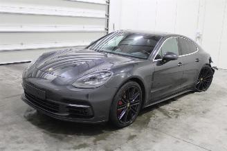 uszkodzony samochody osobowe Porsche Panamera  2019/4