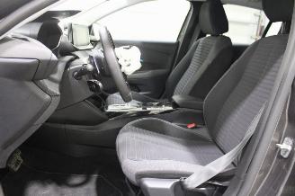 Peugeot 208  picture 10