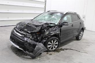 Vaurioauto  passenger cars Kia Stonic  2021/2