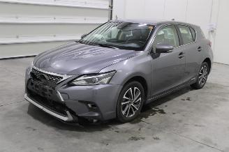 Damaged car Lexus Ct 200h 2020/12