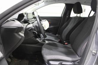 Peugeot 208  picture 10