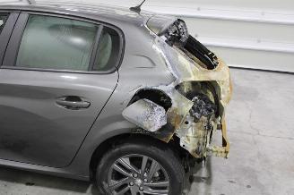 Peugeot 208  picture 5