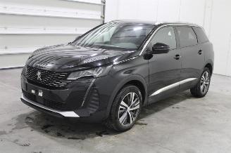 Damaged car Peugeot 5008  2024/5