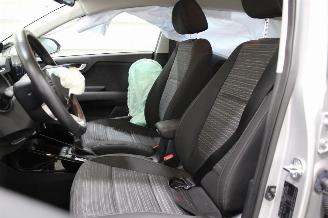 Kia Stonic  picture 11
