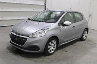 Vaurioauto  passenger cars Peugeot 208  2019/9