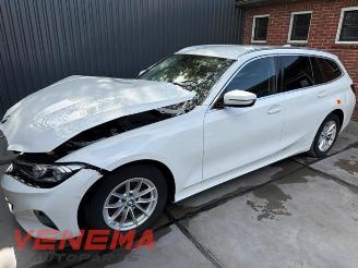 Coche siniestrado BMW 3-serie 3 serie Touring (G21), Combi, 2019 318d 2.0 TwinPower Turbo 16V Mild Hybrid 2023/2