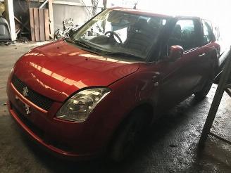 Salvage car Suzuki Swift BENZINE - 1300CC 2009/1