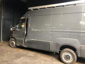 Auto da rottamare Iveco Daily 115kw - 2300cc - diesel 2017/6