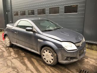 Salvage car Opel Tigra Twin Top Cabrio 2004 / 2010 1.4 16V Cabrio  Benzine 1.364cc 66kW (90pk) FWD 2006/3