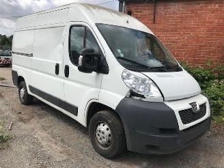 Coche siniestrado Peugeot Boxer (U9) Van 2014 2.2 HDi 110 Euro 5 Bestel  Diesel 2.198cc 81kW (110pk) FWD 2014/3
