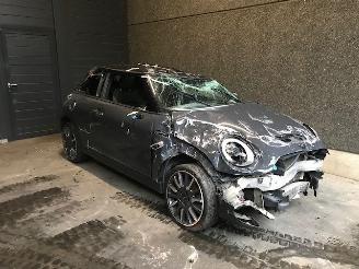 Sloopauto Mini Cooper S 3-Drs (F56) Hatchback 2015 2.0 16V Cooper S Hatchback 2Dr Benzine 1.998cc 141kW (192pk) FWD 2015/10