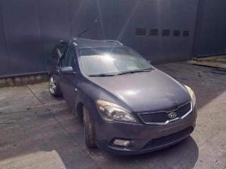 Coche siniestrado Kia Cee d Cee'd Sporty Wagon (EDF), Combi, 2007 / 2012 1.6 CRDi 90 16V 2012/11