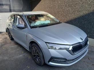 Salvage car Skoda Octavia Octavia Combi (NXAC), Combi 5-drs, 2019 1.0 TSI e-TEC 12V 2024/12