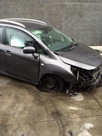 Salvage car Toyota Verso 2000 diesel 2010/1