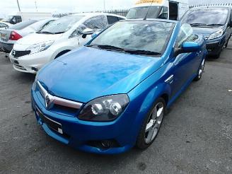 Salvage car Opel Tigra 1800cc benzine 2005/1