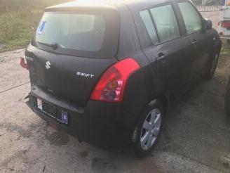 Salvage car Suzuki Swift benzine-1300cc-5vit 2017/1