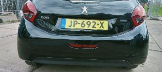 Peugeot 208  picture 16