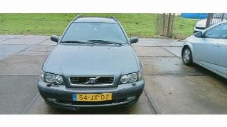 Purkuautot passenger cars Volvo V-40 V40 (VW), Combi, 1995 / 2004 1.8 16V 2002/9