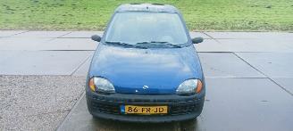 krockskadad bil auto Fiat Seicento  2000/5